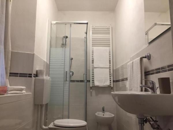 Hotel D 2 Non Accettiamo Franciesi ปาร์มา ภายนอก รูปภาพ